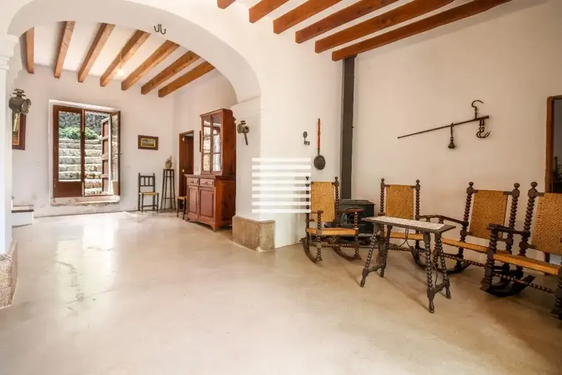 Located among the highest mountains on the island, this beautiful traditional Mallorcan country estate is one of the few remaining on the island — photo 9
