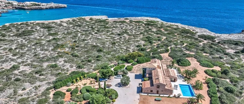 Unique finca-style villa in Porto Cristo on the beachfront set on a 50,000 m² lot — photo 2
