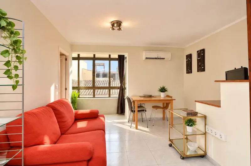 Este encantador ático dúplex con terraza privada se encuentra en una de las zonas más codiciadas de Palma de Mallorca: Portixol, en segunda  — photo 4