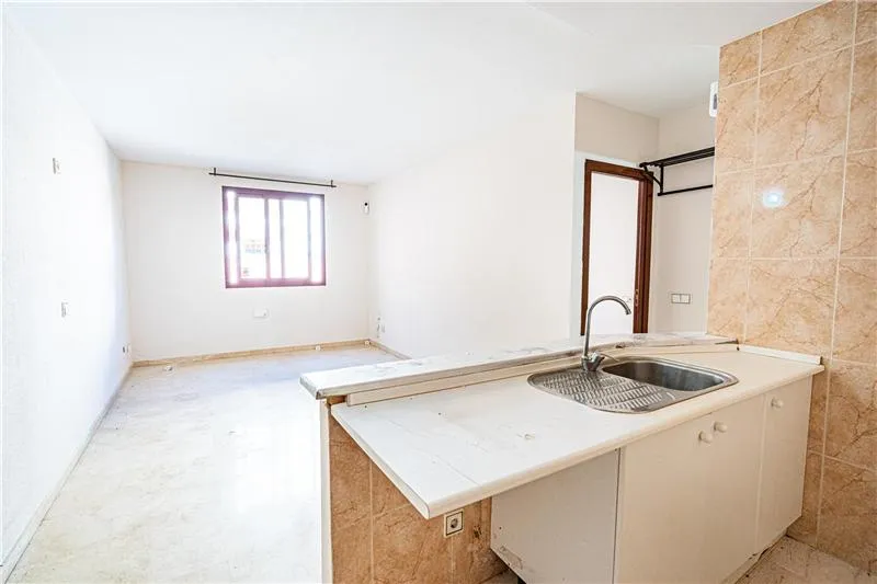 Apartment in a residential complex with a communal pool, — photo 2