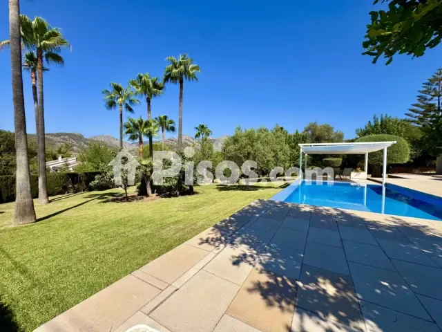 Detached villa on Carrer de l'Alzina — photo 1