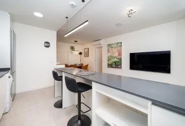 Modern nearly new 1-bedroom apartment in Nou Llevant with parking and storage room — photo 8