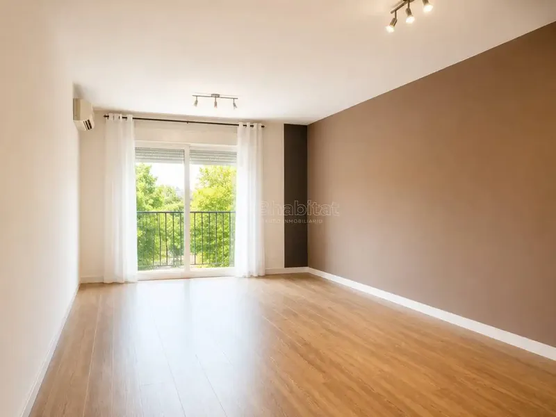 PRIMER PISO DE 3 HABITACIONES CON PARKING — photo 1