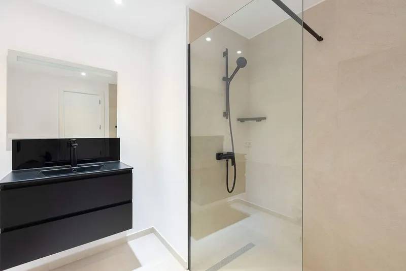 Renovated luxury villa in quiet location near the beach — photo 9