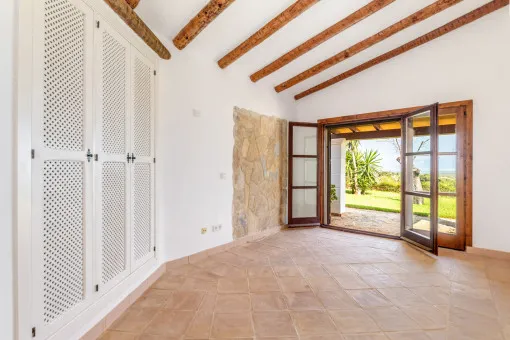 Montuiri, luxury finca with breathtaking views of the Tramuntana mountains and rental license — photo 12