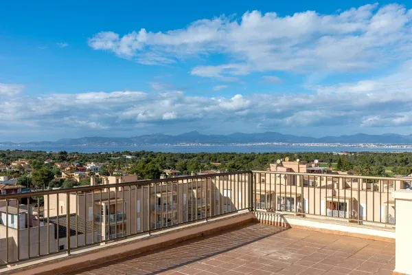 Modern penthouse apartment with fantastic views over the bay of Palma — photo 1