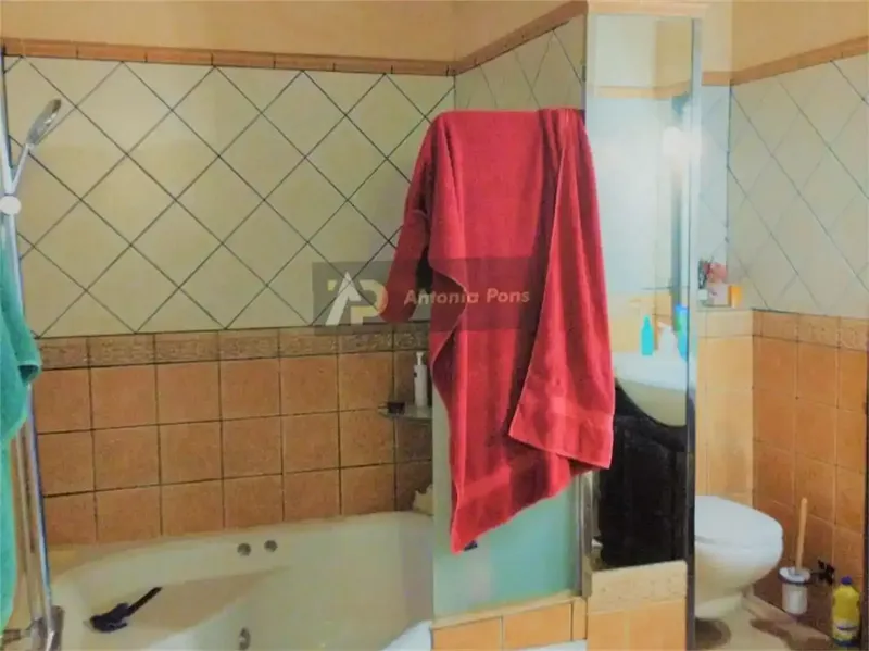En pleno corazón de Mallorca, se encuentra esta vivienda tipo duplex con local en la parte inferior, a pleno funcionamiento y con rentabilid — photo 6