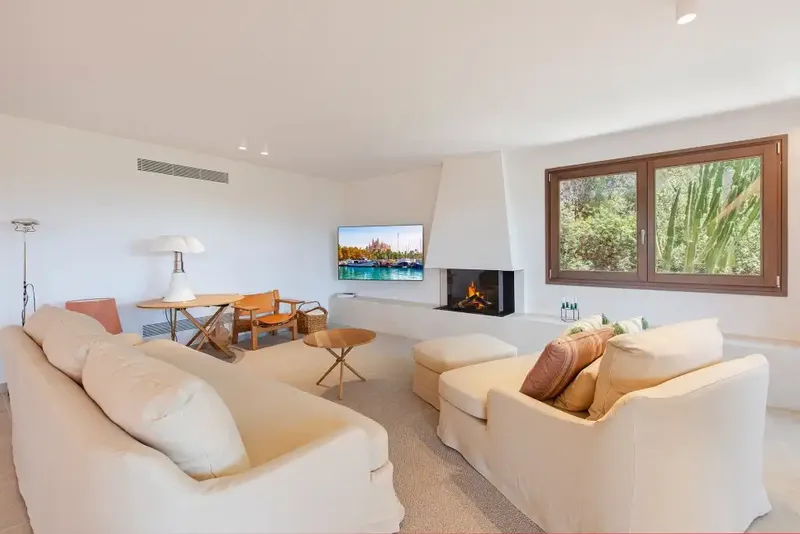 This incredible villa is located in the coveted area of La Font, on the outskirts of Pollensa, with a peaceful mountain backdrop and a position — photo 11