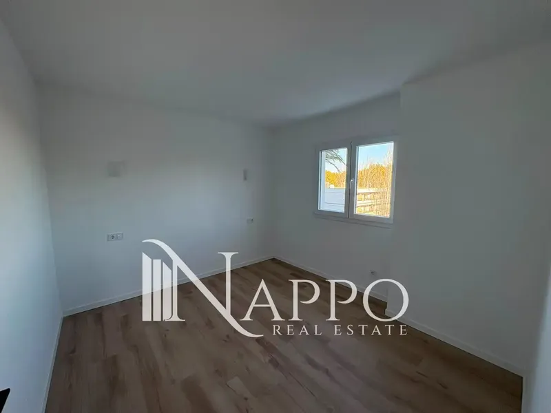 Nappo Real Estate is pleased to present this elegant recently renovated penthouse, located on the second floor of a well-maintained complex — photo 6