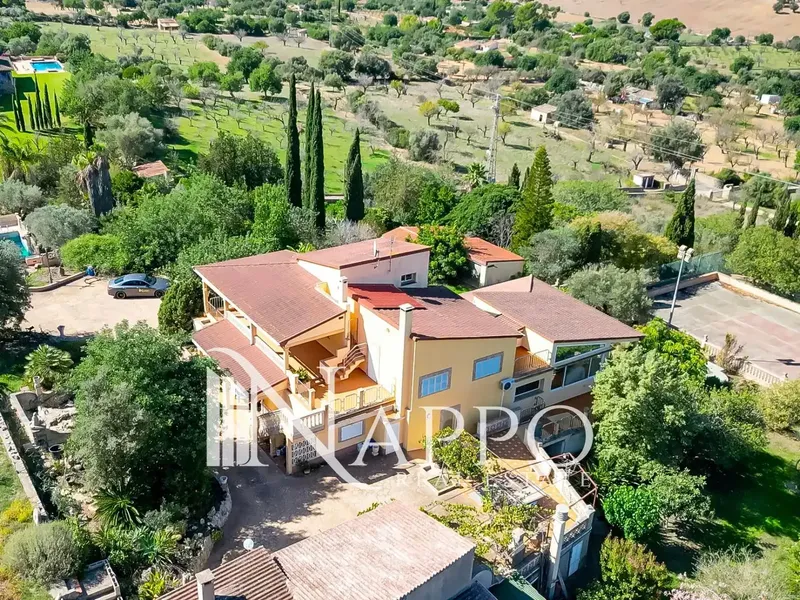 Nappo Real Estate is pleased to present this magnificent estate with an independent villa located in a natural setting just ten minutes — photo 2