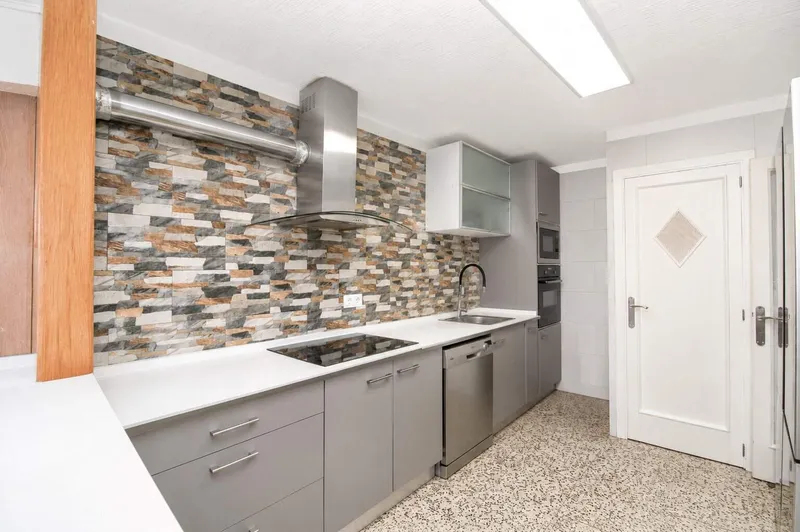 130m² apartment with 5 rooms, 2 bathrooms and balcony for sale — photo 6