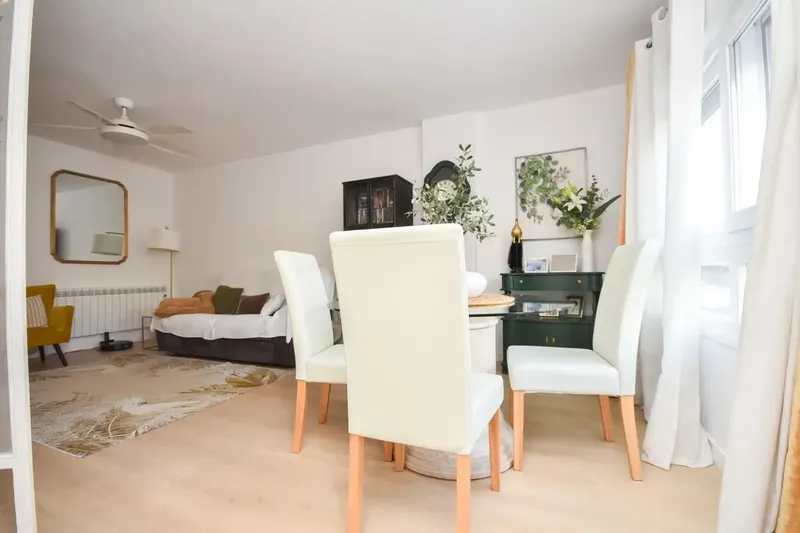 Discover this spacious and bright first floor apartment of 103 m2 in the quiet and sought-after area of Son Dameto, surrounded by all services — photo 8