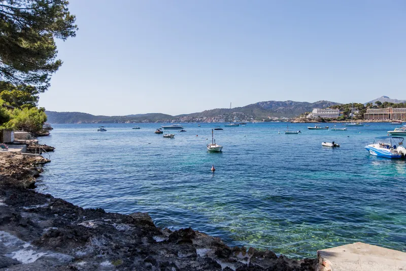 Renovated apartment on the seafront in Santa Ponsa — photo 12