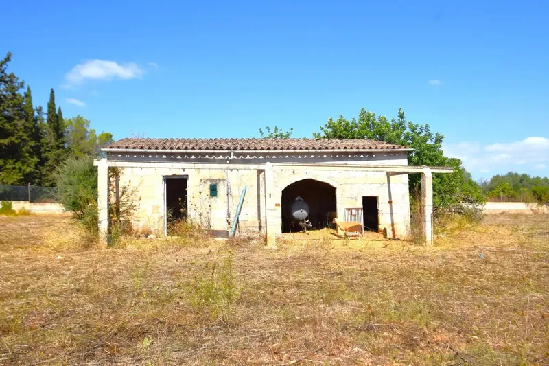 Discover this magnificent rustic estate located in the Son Blay area, just 2.7 km from the town center and with direct access by road — photo 4