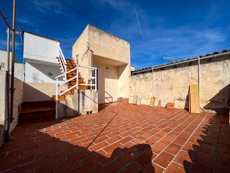 House to update near the sea with parking and terraces — photo 3