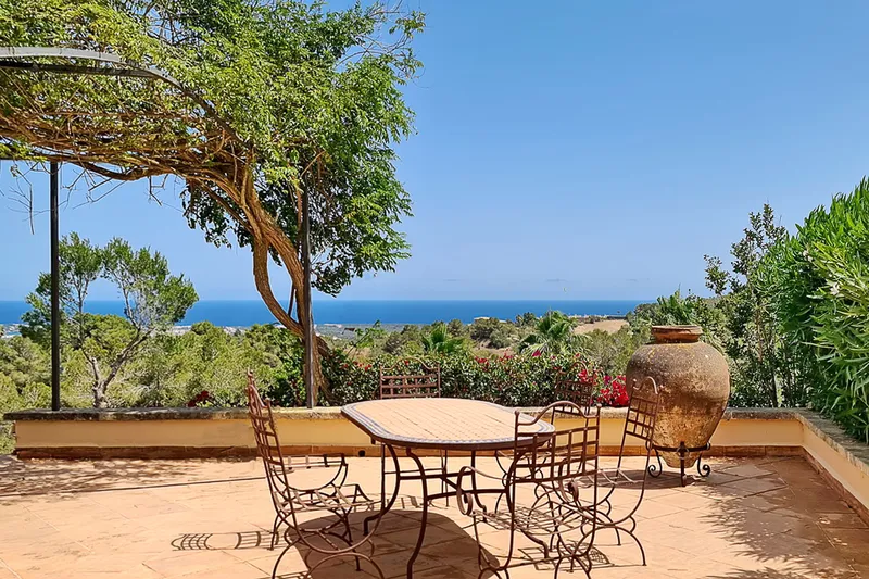 Exclusive Finca: Dreamlike Distant Views, Pool and Well-Kept Garden — photo 1