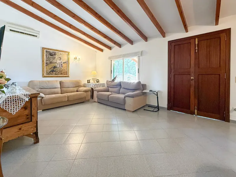 Discover this charming rustic estate offering the perfect combination of comfort and functionality. — photo 7