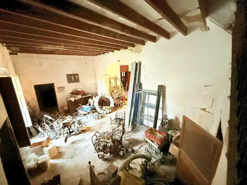 Discover the charm of this majestic manor house with endless possibilities! — photo 9