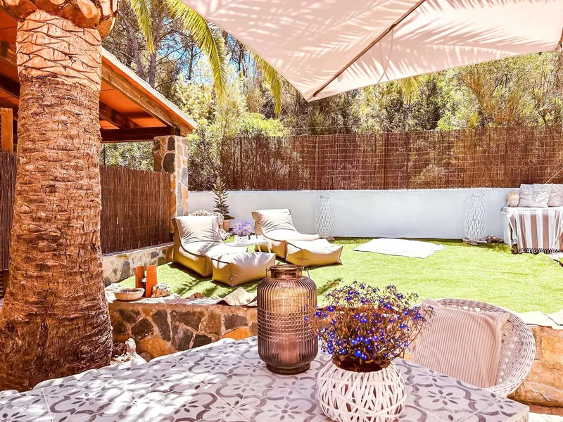 Property with 6 rooms, 3 bathrooms, pool & guest house for sale — photo 7