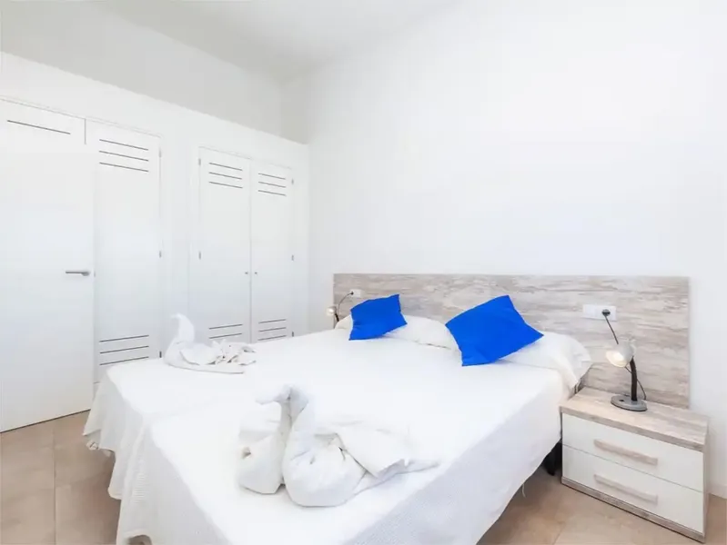 180 m² property with living room, 2 fully equipped kitchens, 4 bedrooms and 2 bathrooms — photo 10