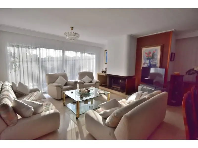 In Son Baulo, very close to the beach, on a plot of about 990 m2 we have a main house of about 250 m2 on two floors offering 3 bedrooms — photo 8