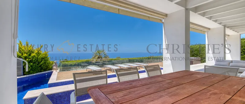 Spacious villa in Badia Blava with fantastic views in 1st sea line on the coast of Llucmajor — photo 1