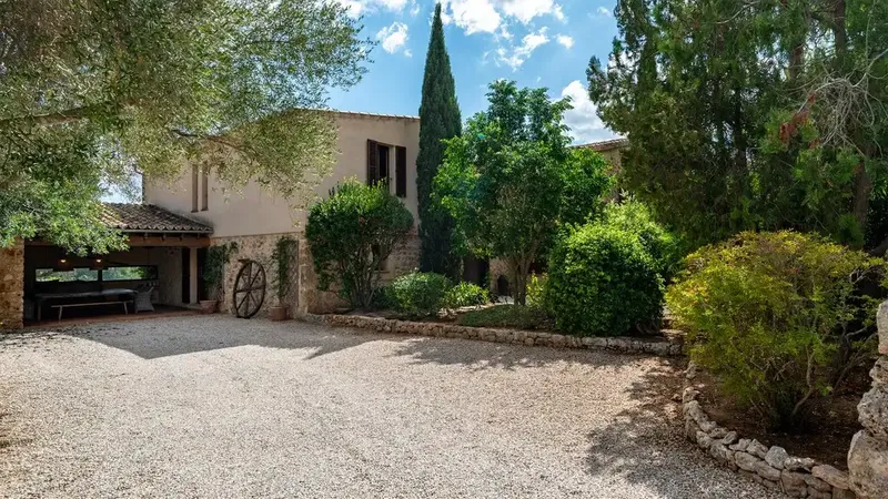 Ubicada en la exclusiva y tranquila zona de Sa Casa Blanca, Palma, esta extraordinaria finca rústica representa el perfecto equilibrio entre — photo 11
