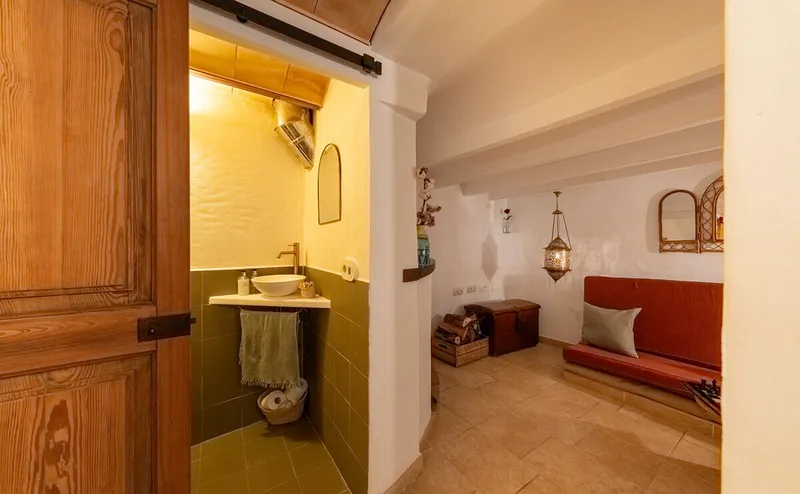 Renovated townhouse with panoramic roof terrace in ... — photo 11