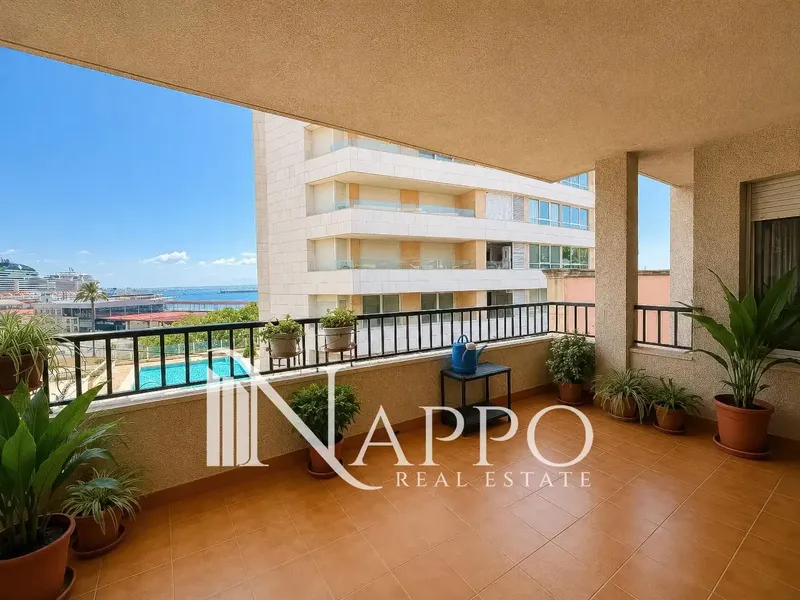 Nappo Real Estate tiene el placer de presentaros en exclusiva este ático situado en la zona de Porto Pi, en una finca construida en 1987. La — photo 1