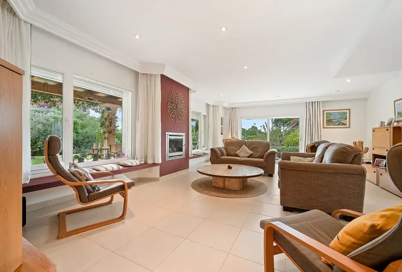 Spacious villa in Costa de los Pinos located in an exclusive residential area on the second line to the sea. On a plot of 2,220 m2 — photo 1