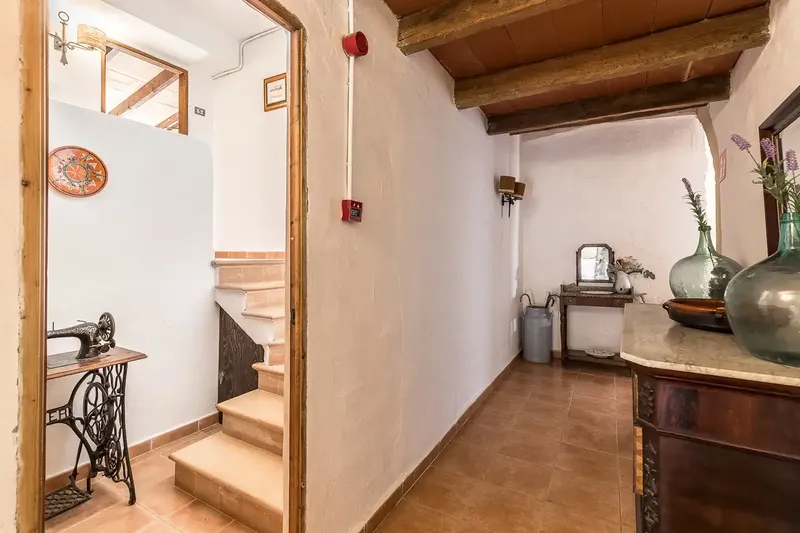 This beautiful rustic finca in Felanitx is surrounded by gardens with orange, lemon and olive trees and offers absolute tranquility in a — photo 7