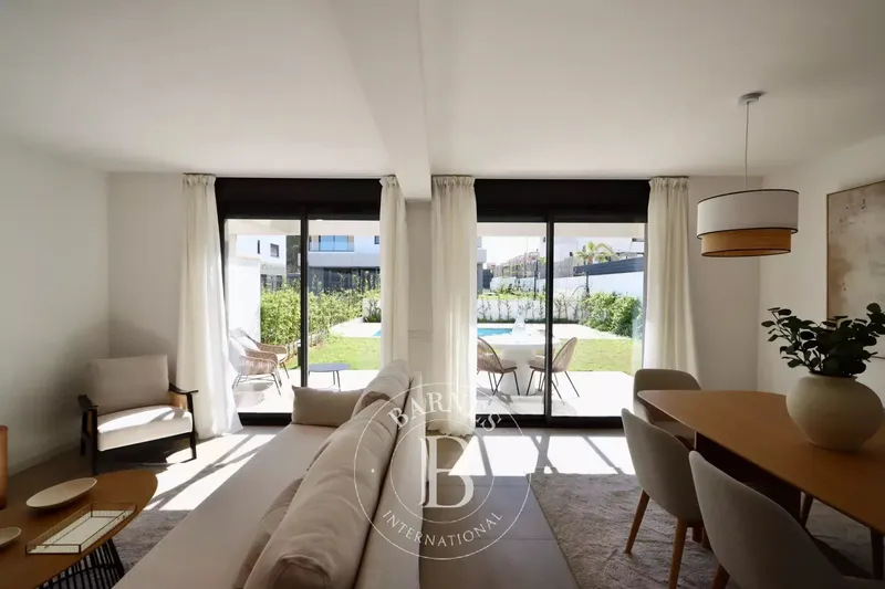 Modern 4-Bedroom House with Pool and Garden in Puig de Ros — photo 3