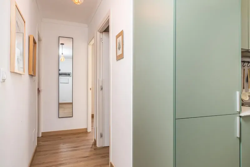 Imagine waking up every morning with the sea breeze and being able to reach the beach in just seconds. This magnificent renovated apartment, located — photo 10