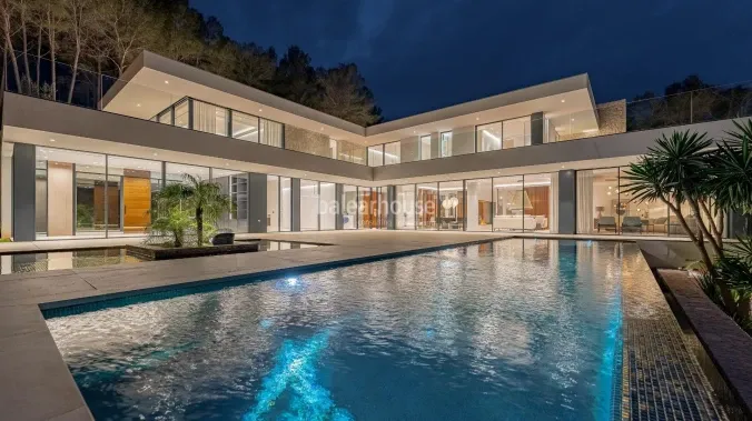 Spectacular avant-garde villa with large outdoor garden spaces and terraces in Son Vida — photo 2