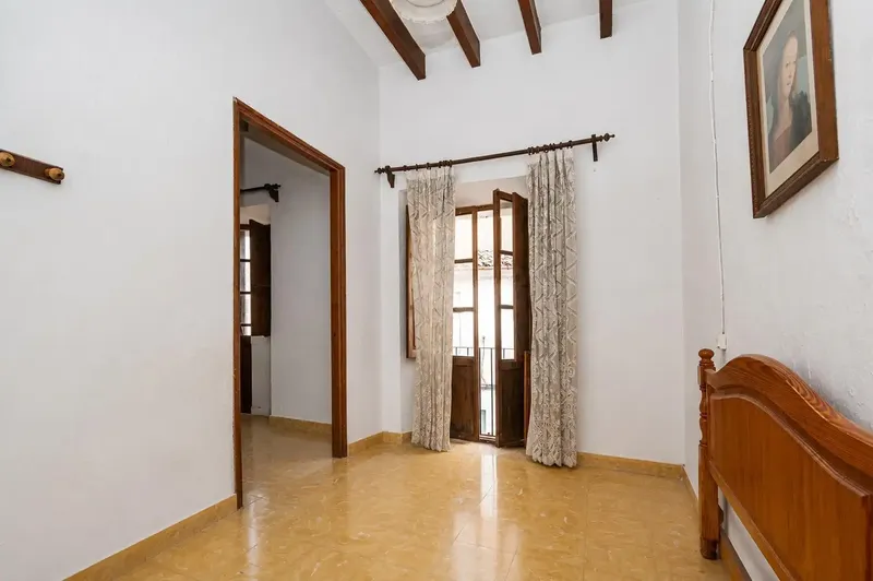 Three-storey village house to renovate in the historic centre of Felanitx — photo 7