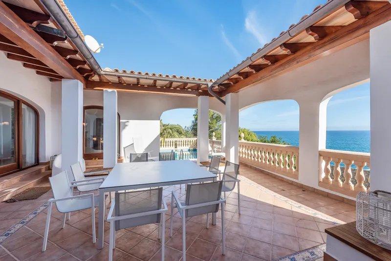 Spacious family chalet in a prime location with perfect sea views in Font de Sa Cala — photo 5