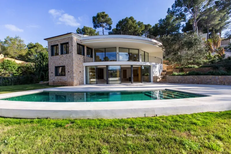 Striking minimalist architectural villa for sale in Santa Ponsa — photo 3