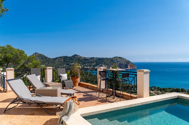 Elegant sea-view villa with pool and holiday license in Canyamel — photo 5