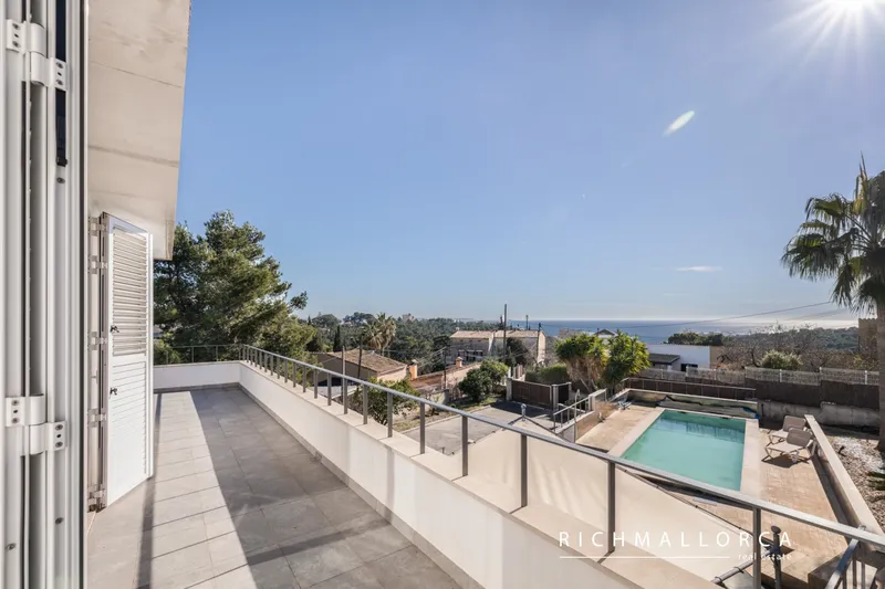 Modern villa with sea views in sought-after area — photo 7