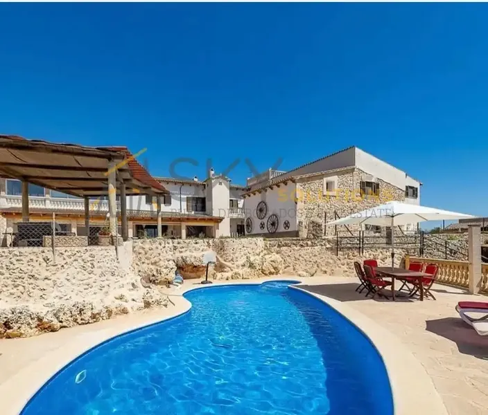 Rustic Farmhouse with Mallorcan Charm and Great Potential in Lloret de Vistalegre — photo 1