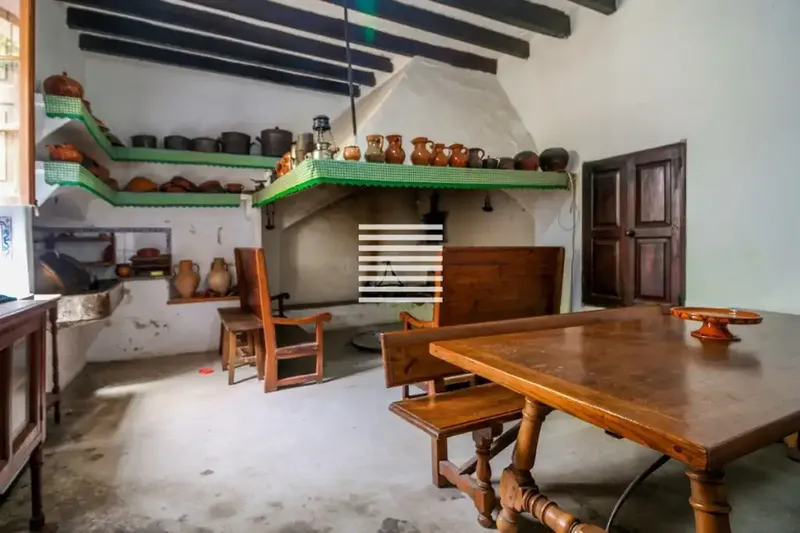 Located among the highest mountains on the island, this beautiful traditional Mallorcan country estate is one of the few remaining on the island — photo 11