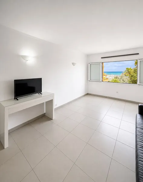 Flat with terrace and sea views to update — photo 4