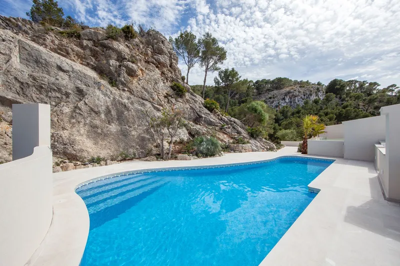 Elegant Townhouse for Sale in a Prime Location with Sea Views in Andratx — photo 10