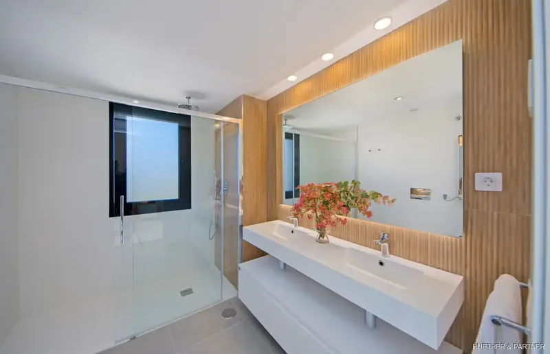 This new building with ground floor apartments, penthouses and townhouses is being built in an absolutely privileged location in Ca — photo 10