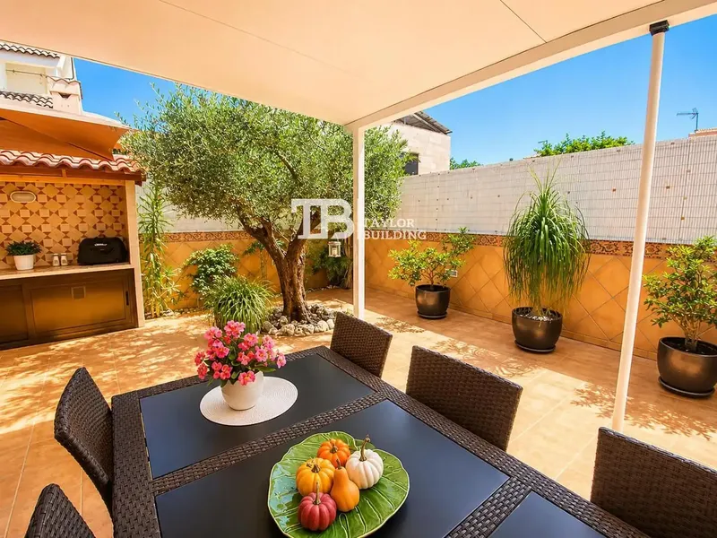 Taylor Building Real Estate presents this beautiful semi-detached house of 228 m² useful area located in S’Olivera - Amanecer, a residential area especi — photo 4