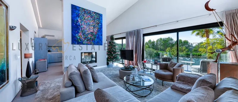 Modern bungalow-style villa in Cala Vinyas with pool and garden — photo 4