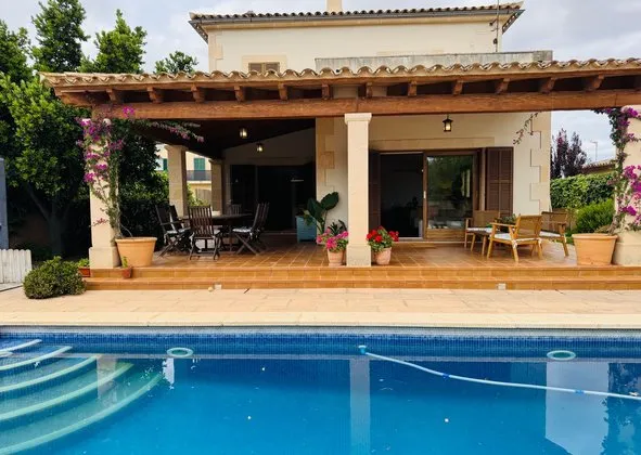 Detached house in Ronda de l'Estació, 19, Porreres — photo 2