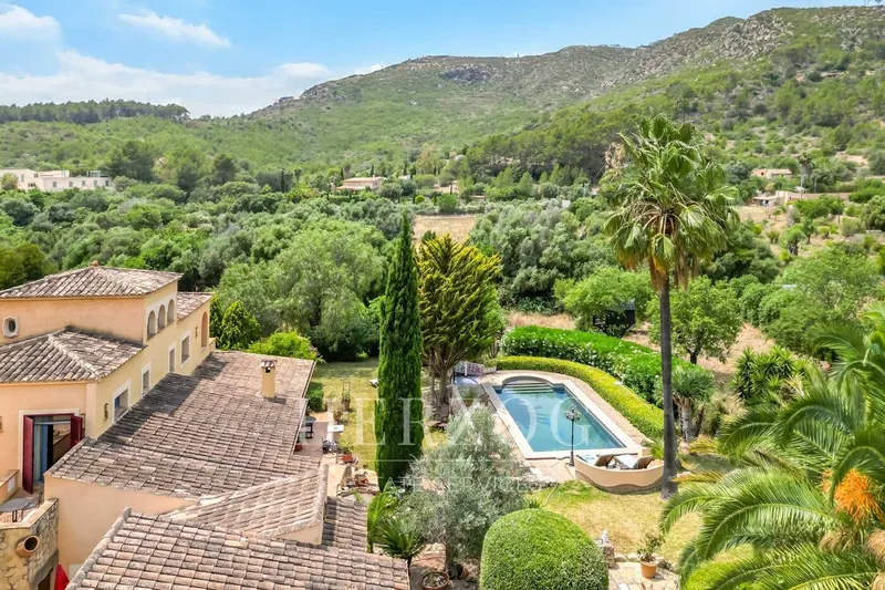 Mediterranean finca with private pool and beautiful plants in a central location in Andratx — photo 1