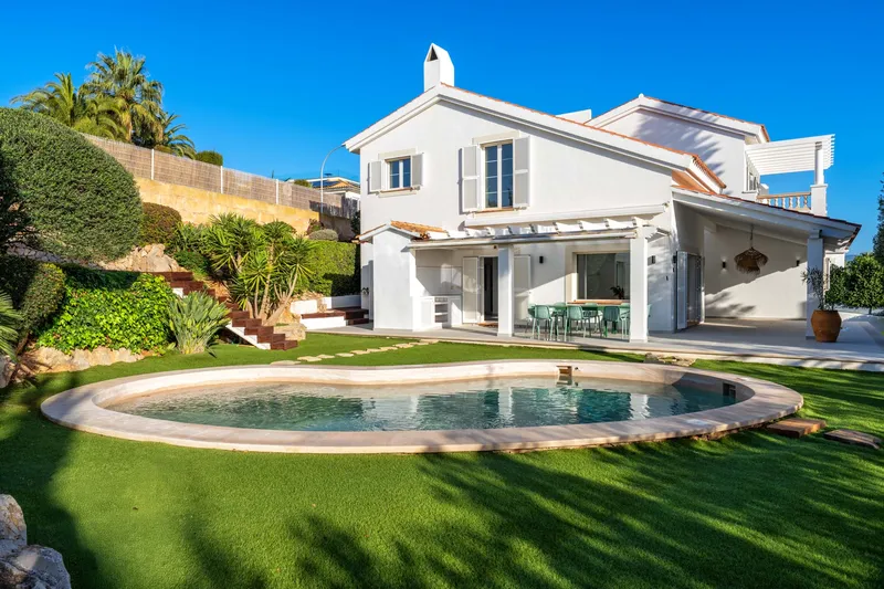 Renovated Mediterranean villa in sought-after villa urbanization — photo 1