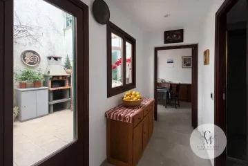 Authentic Mallorcan house with patio, terrace and private garage - Four bedrooms and great renovation potential in the center of Pollença — photo 4